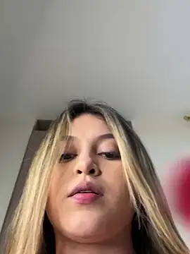 lunablossom  online show from 02-17-25, 10:36