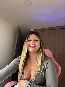 lunablossom  online show from 03-07-25, 12:58