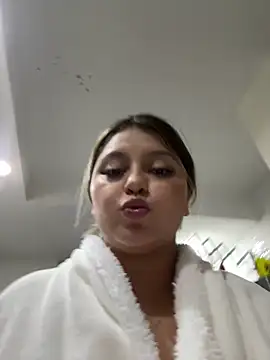 lunablossom  online show from 03-13-25, 05:11