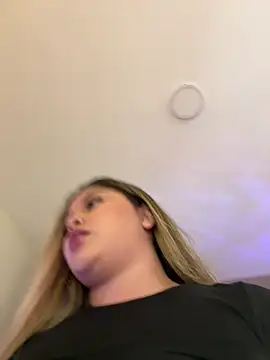 lunablossom  online show from 03-21-25, 08:50