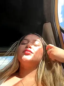 lunablossom  online show from 10-19-25, 08:09