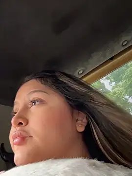 lunablossom  online show from 12-05-25, 08:38