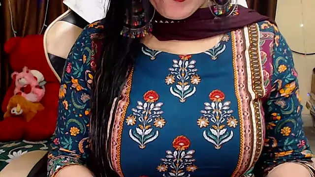 Snapshot of Naughty_Kashish chatting on 11-12-25, 06:14 Naughty Kashish online show from 11-12-25, 06:14