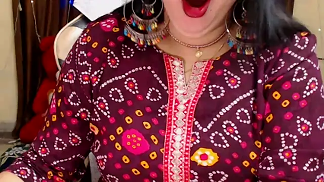 Snapshot of Naughty_Kashish chatting on 11-24-25, 05:18 Naughty Kashish online show from 11-24-25, 05:18