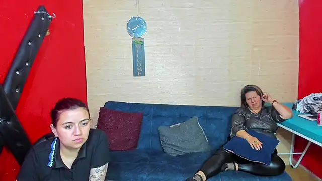 Snapshot of lesbiancuple chatting on 11-08-25, 01:17 lesbiancuple online show from 11-08-25, 01:17