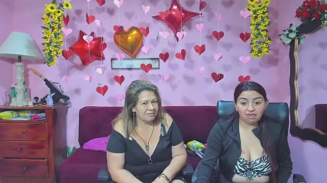 Snapshot of lesbiancuple chatting on 02-09-26, 12:09 lesbiancuple online show from 02-09-26, 12:09