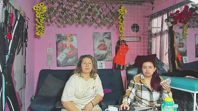 Snapshot of lesbiancuple chatting on 05-21-26, 01:07 lesbiancuple online show from 05-21-26, 01:07