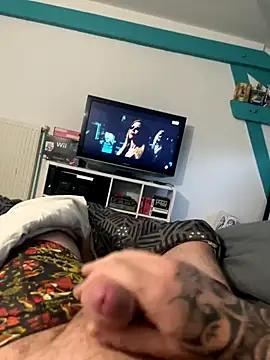 Snapshot of RenaudS-02 chatting on 11-18-25, 07:13 RenaudS-02 online show from 11-18-25, 07:13