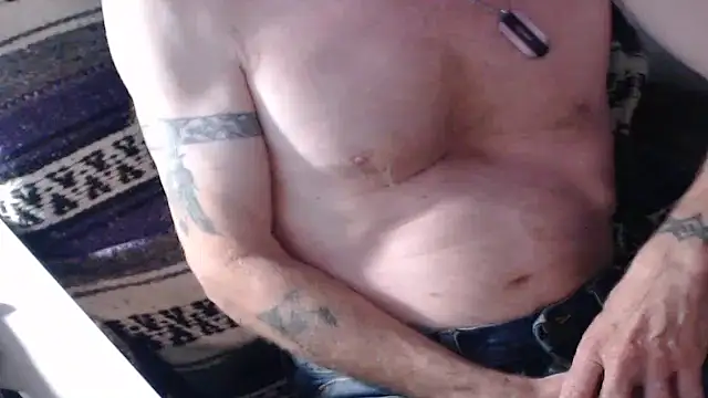 Snapshot of QueenDenizeAndTheCaptain chatting on 10-16-25, 10:27 QueenDenizeAndTheCaptain online show from 10-16-25, 10:27