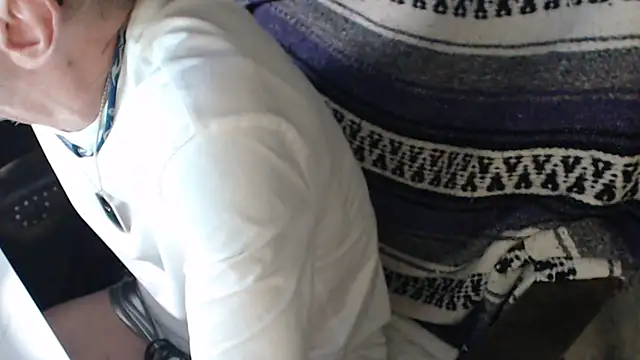 Snapshot of QueenDenizeAndTheCaptain chatting on 10-17-25, 02:37 QueenDenizeAndTheCaptain online show from 10-17-25, 02:37