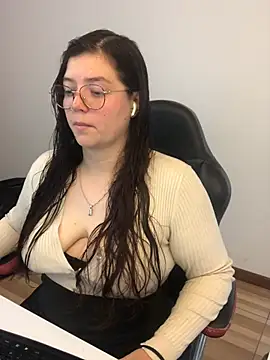 Snapshot of kayortiiz chatting on 07-15-26, 05:40 kayortiiz online show from 07-15-26, 05:40