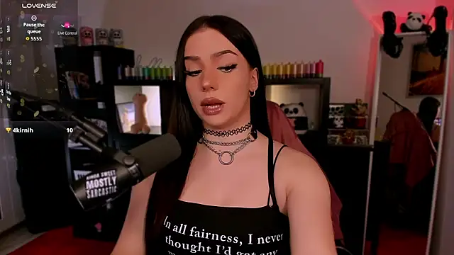 Snapshot of SofiRusselle chatting on 11-06-25, 06:20 SofiRusselle online show from 11-06-25, 06:20