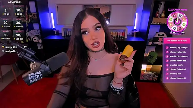 Snapshot of SofiRusselle chatting on 11-17-25, 06:46 SofiRusselle online show from 11-17-25, 06:46