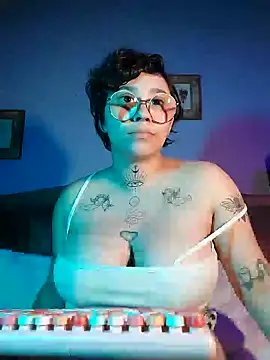 Snapshot of Lilmuh_ chatting on 12-15-24, 03:34 Lilmuh online show from 12-15-24, 03:34