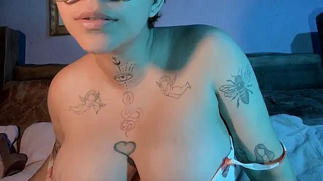 Snapshot of Lilmuh_ chatting on 02-13-25, 03:18 Lilmuh online show from 02-13-25, 03:18