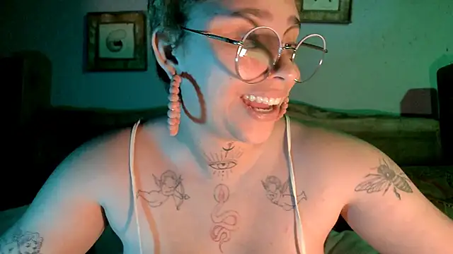 Snapshot of Lilmuh_ chatting on 02-22-25, 11:46 Lilmuh online show from 02-22-25, 11:46