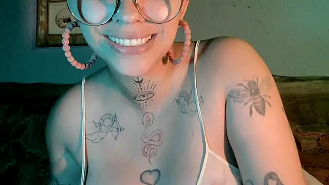 Snapshot of Lilmuh_ chatting on 02-26-25, 02:26 Lilmuh online show from 02-26-25, 02:26