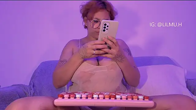 Snapshot of Lilmuh_ chatting on 10-18-25, 11:27 Lilmuh online show from 10-18-25, 11:27