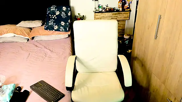 Xiimen online show from 03-11-25, 04:29