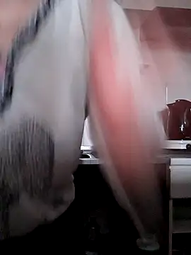 Snapshot of Moi_Lina chatting on 12-19-25, 02:35 Moi Lina online show from 12-19-25, 02:35