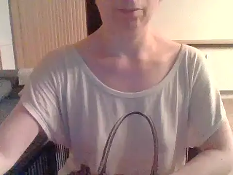 Snapshot of Moi_Lina chatting on 07-20-26, 12:14 Moi Lina online show from 07-20-26, 12:14