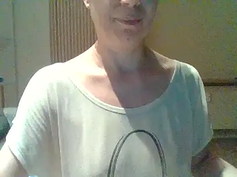 Snapshot of Moi_Lina chatting on 07-31-26, 10:53 Moi Lina online show from 07-31-26, 10:53