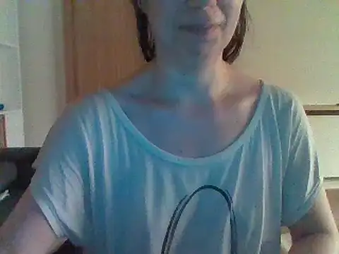 Snapshot of Moi_Lina chatting on 08-01-26, 10:41 Moi Lina online show from 08-01-26, 10:41