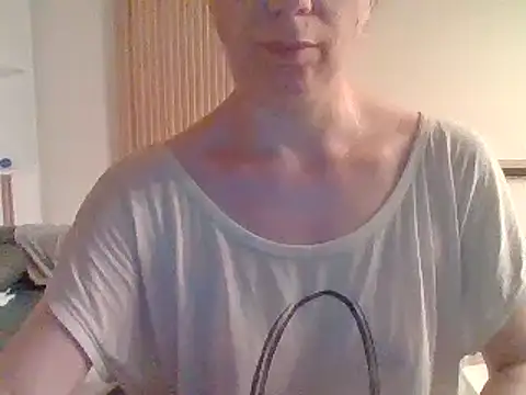 Snapshot of Moi_Lina chatting on 08-04-26, 10:23 Moi Lina online show from 08-04-26, 10:23
