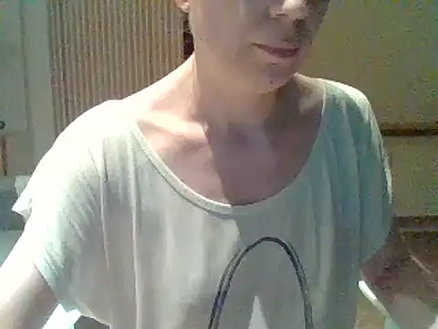 Snapshot of Moi_Lina chatting on 08-05-26, 09:28 Moi Lina online show from 08-05-26, 09:28