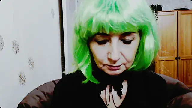 Snapshot of AnnieEltgant chatting on 12-04-25, 02:26 AnnieEltgant online show from 12-04-25, 02:26