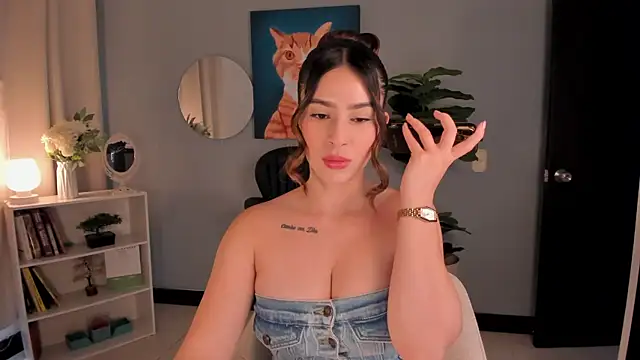 Snapshot of LiaPearce chatting on 12-19-25, 02:24 LiaPearce online show from 12-19-25, 02:24