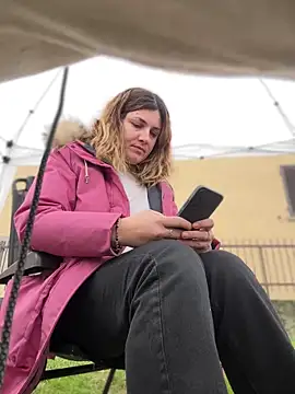 DaisyVibesss online show from 12-15-24, 09:03