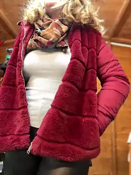 DaisyVibesss online show from 12-28-24, 04:09