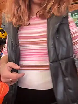 Snapshot of DaisyVibesss chatting on 12-20-25, 10:33 DaisyVibesss online show from 12-20-25, 10:33