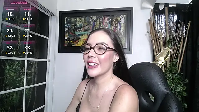 Snapshot of brianna_196 chatting on 05-11-26, 08:06 brianna 196 online show from 05-11-26, 08:06