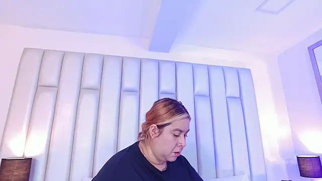 aandreaperez online show from 02-04-26, 01:06