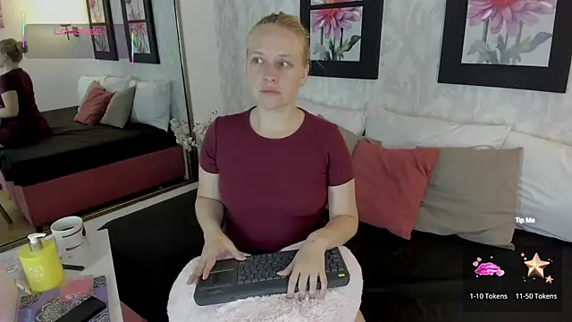 EmilySumer online show from 10-02-25, 11:12