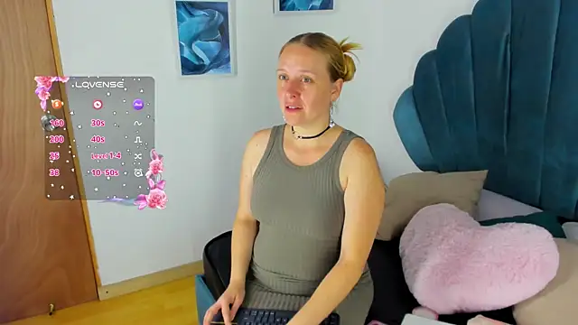 Snapshot of EmilySumer chatting on 07-03-26, 09:21 EmilySumer online show from 07-03-26, 09:21