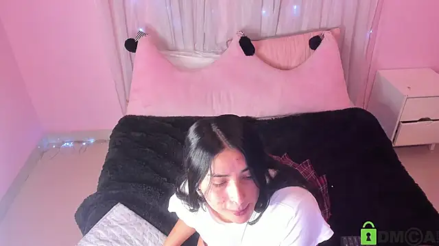 Snapshot of Kirara_22 chatting on 12-19-24, 04:23 Kirara 22 online show from 12-19-24, 04:23