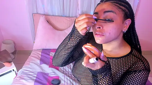 Snapshot of Kirara_22 chatting on 01-19-25, 04:01 Kirara 22 online show from 01-19-25, 04:01