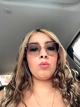 Snapshot of ValeriaHot69 chatting on 10-25-25, 05:08 ValeriaHot69 online show from 10-25-25, 05:08