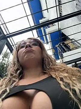 Snapshot of ValeriaHot69 chatting on 11-24-25, 03:12 ValeriaHot69 online show from 11-24-25, 03:12