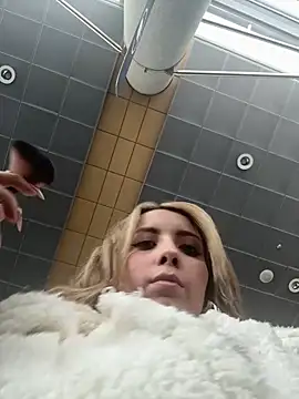 Snapshot of ValeriaHot69 chatting on 12-17-25, 02:01 ValeriaHot69 online show from 12-17-25, 02:01