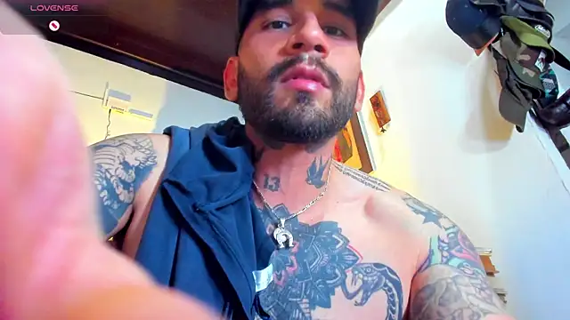 Snapshot of CamiloGray_ chatting on 02-10-25, 06:56 CamiloGray online show from 02-10-25, 06:56