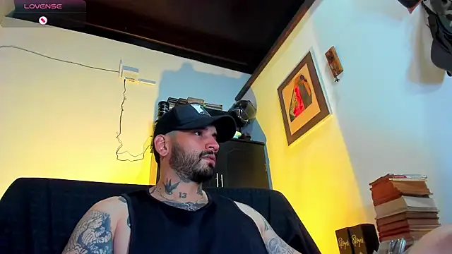 Snapshot of CamiloGray_ chatting on 02-11-25, 01:20 CamiloGray online show from 02-11-25, 01:20