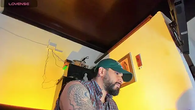 Snapshot of CamiloGray_ chatting on 09-10-25, 01:22 CamiloGray online show from 09-10-25, 01:22