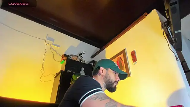 Snapshot of CamiloGray_ chatting on 09-12-25, 01:22 CamiloGray online show from 09-12-25, 01:22