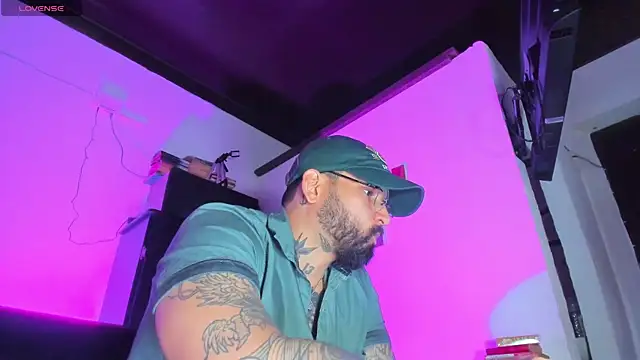 Snapshot of CamiloGray_ chatting on 09-22-25, 02:08 CamiloGray online show from 09-22-25, 02:08