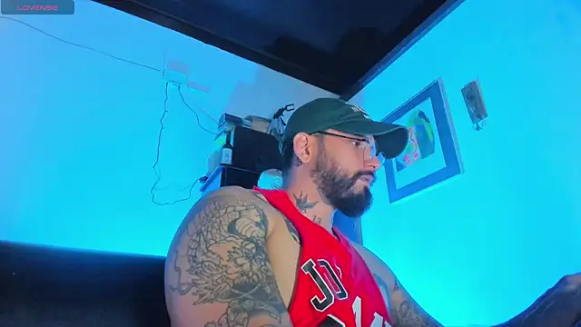 Snapshot of CamiloGray_ chatting on 10-15-25, 01:55 CamiloGray online show from 10-15-25, 01:55