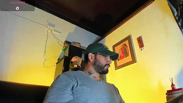 Snapshot of CamiloGray_ chatting on 11-23-25, 01:11 CamiloGray online show from 11-23-25, 01:11